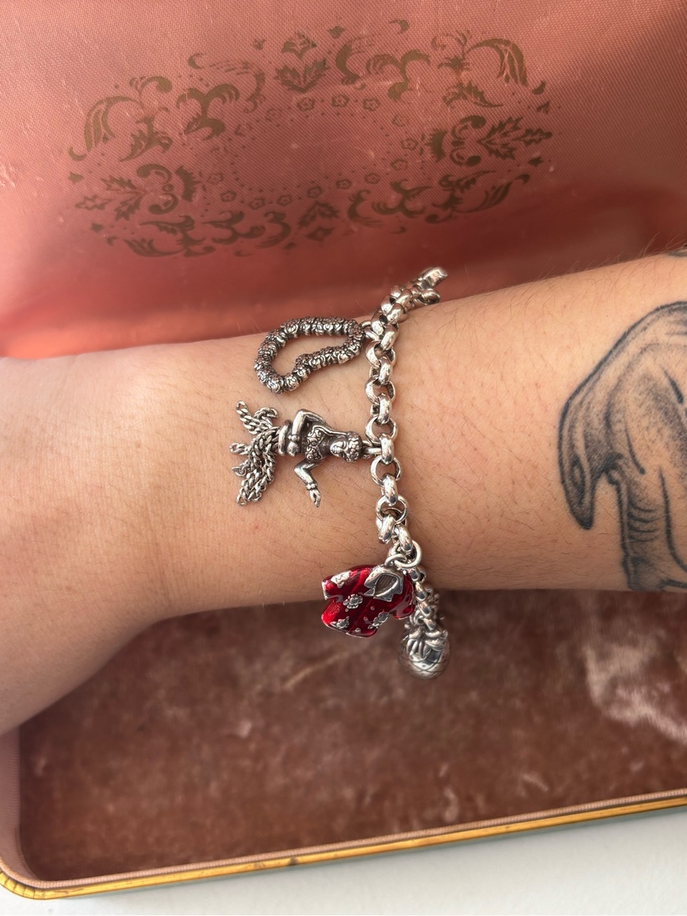 Retired Vintage 2000s Brighton Hawaii State Silver Plated Charm Bracelet